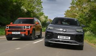 Hyundai Santa Fe and Volkswagen Tayron - front tracking 